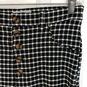 UO High-waisted Checkered Pants Size 6